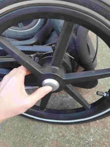 Removing the wheels from the Thule Urban Glide Pram