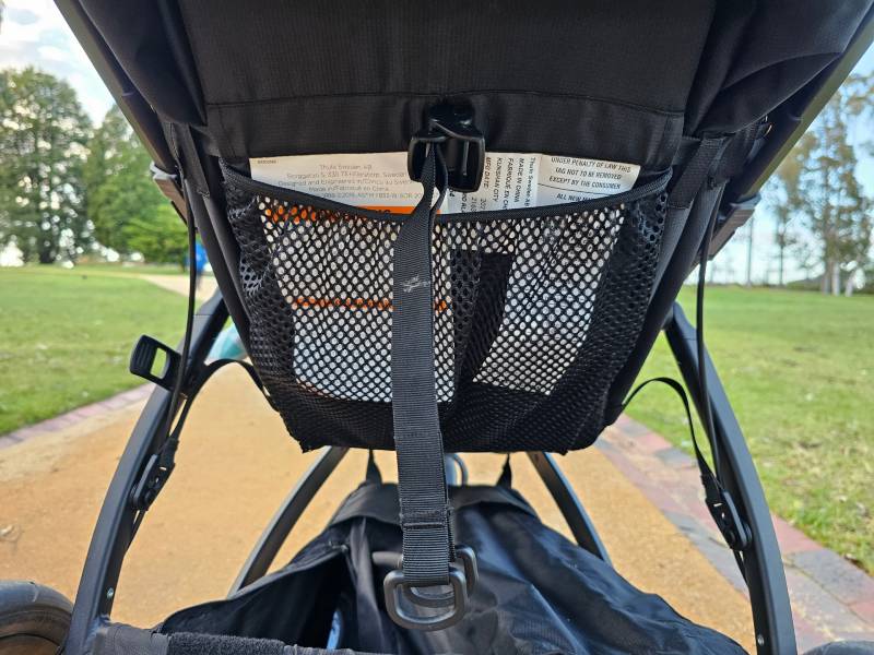 Strap on the Thule Urban glide stroller adjusts the seat recline