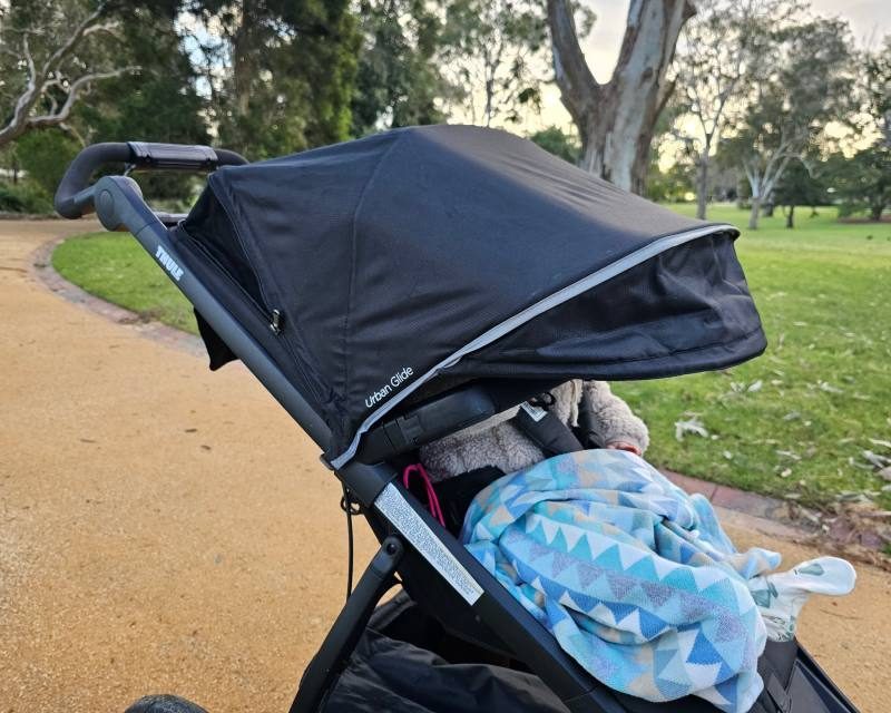 Large sunshade on the Thule Urban Glide stroller