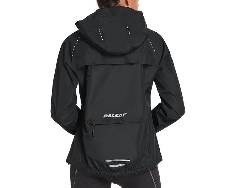 Gift your mom this running jacket to keep her dry on wet run days