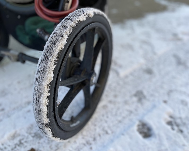 Tires for runs with a jogging stroller in the snow