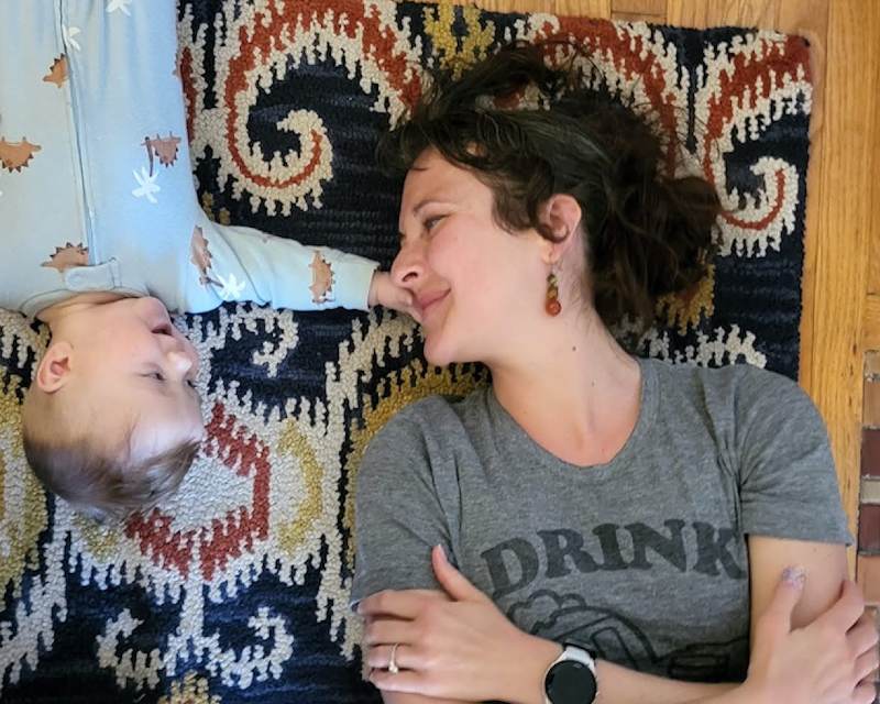 Multitasking mom during sit-up workouts to do with baby