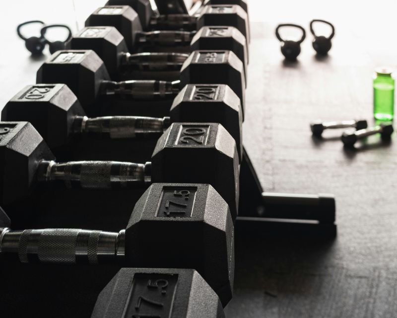 follow this postpartum weight lifting timeline for a safe recovery