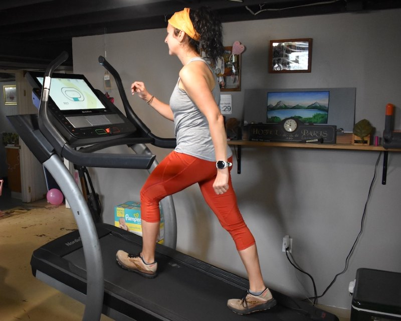 Fit mom benefitting from her 10-minute treadmill workouts